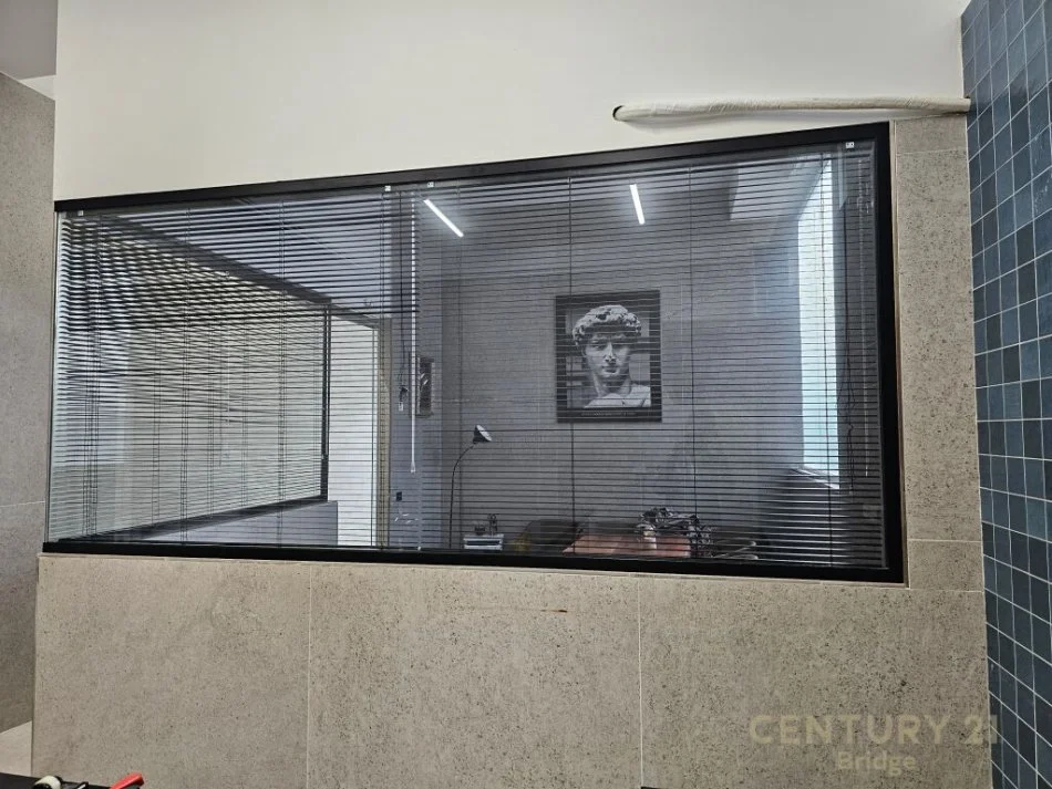 Tirane, jepet me qera ambjent biznesi Kati 0, 120 m² 750 € (LIQENI I THATE)