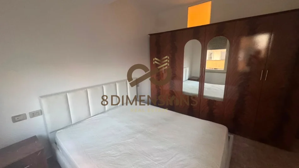 Jepet apartament 2+1 me qera prane Square 21 D8242A-224
