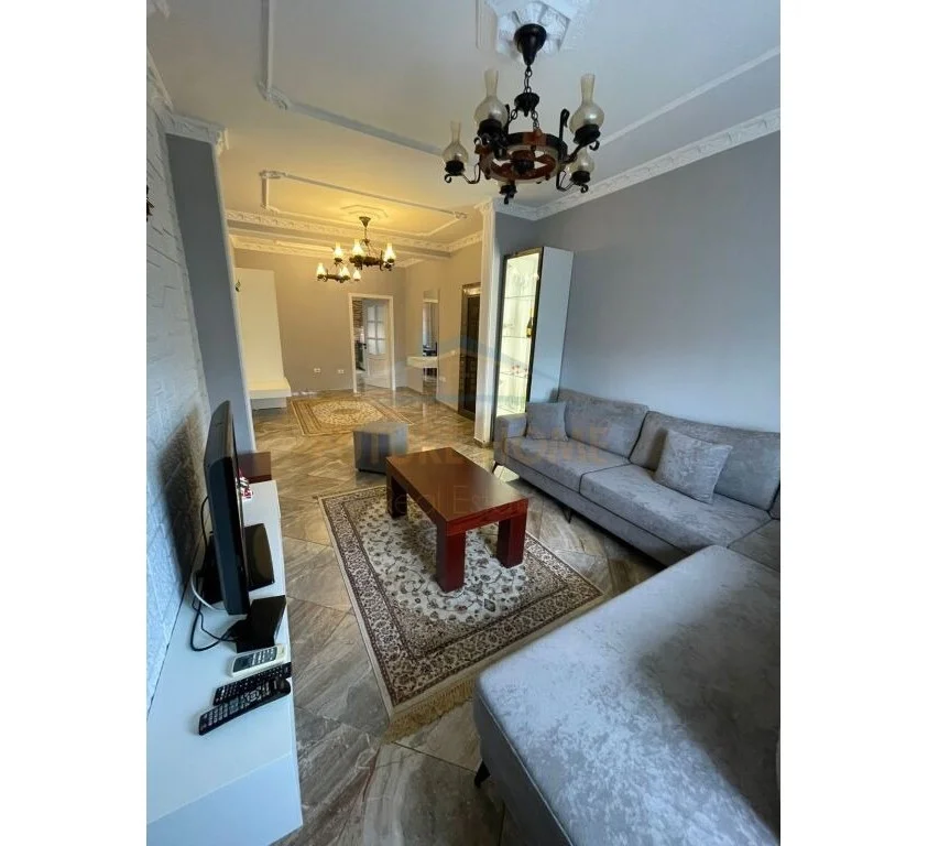 Tirane, jepet me qera apartament 2+1+Aneks+Ballkon Kati 3, 91 m² 900 € (Rrugen Ibrahim Rugova)