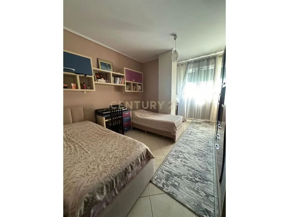 Tirane, shitet apartament 2+1+Ballkon Kati 2, 114 m² 170.000 € (xhamlliku)