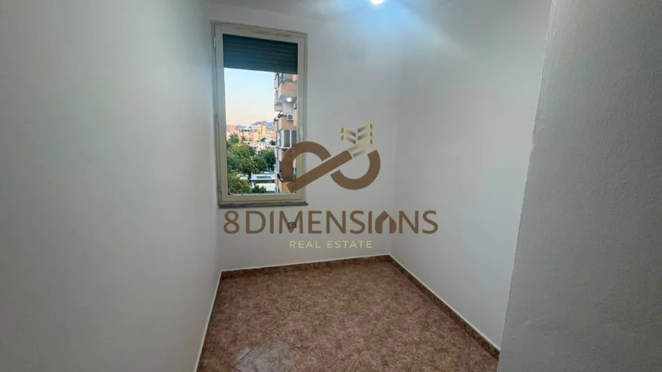 Jepet apartament 2+1 me qera prane Square 21 D8242A-224