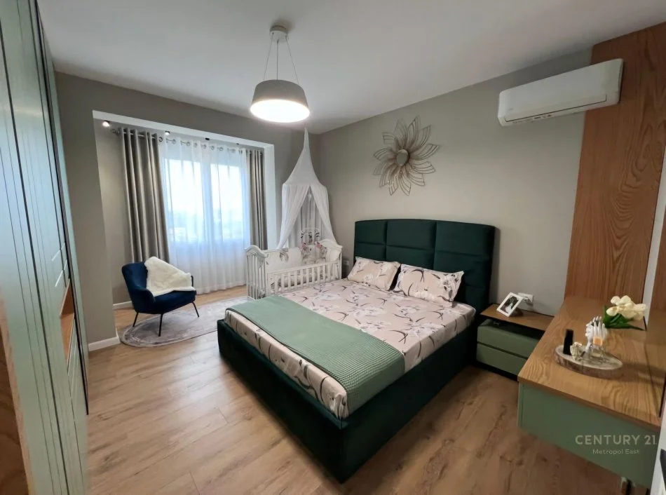 Tirane, jepet me qera Vile 5+1 Kati 3, 166 m² 3.500 € (Qendra Tregtare TEG)