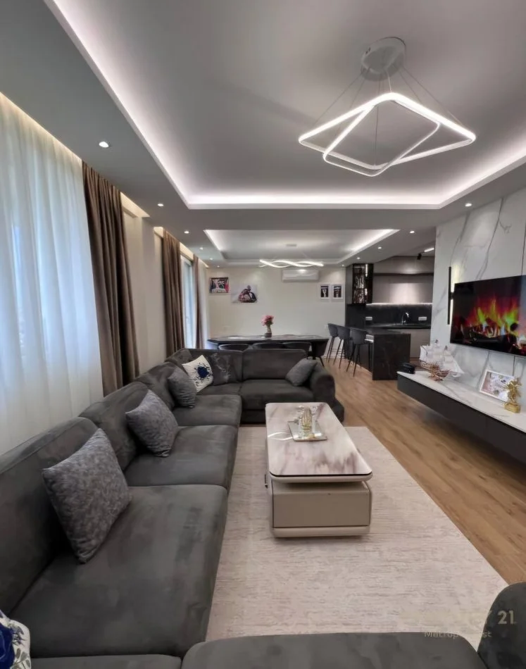 Tirane, jepet me qera Vile 5+1 Kati 3, 166 m² 3.500 € (Qendra Tregtare TEG)