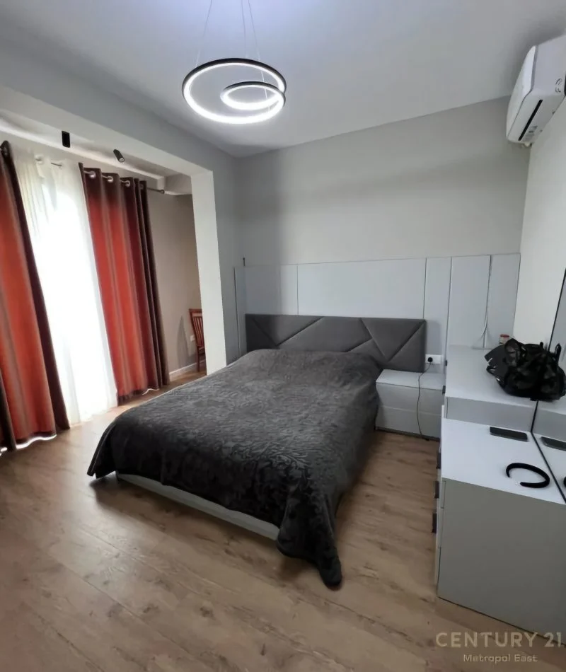 Tirane, jepet me qera Vile 5+1 Kati 3, 166 m² 3.500 € (Qendra Tregtare TEG)