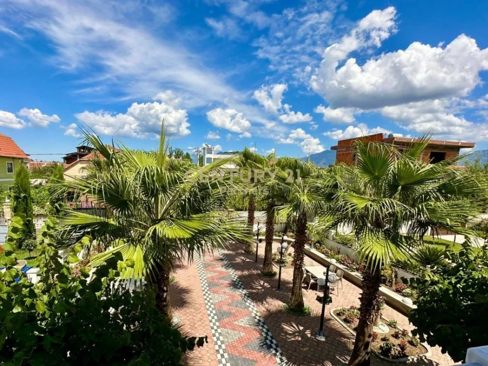 Tirane, jepet me qera Vile 4+1+Aneks+Ballkon Kati 1, 500 m² 2.000 € (Fushe Mezez)