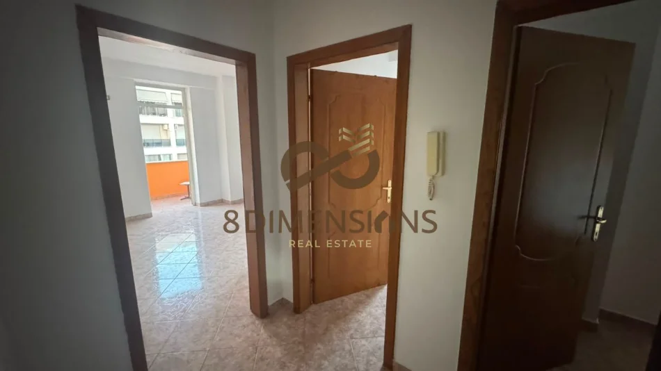 Jepet apartament 2+1 me qera prane Square 21 D8242A-224