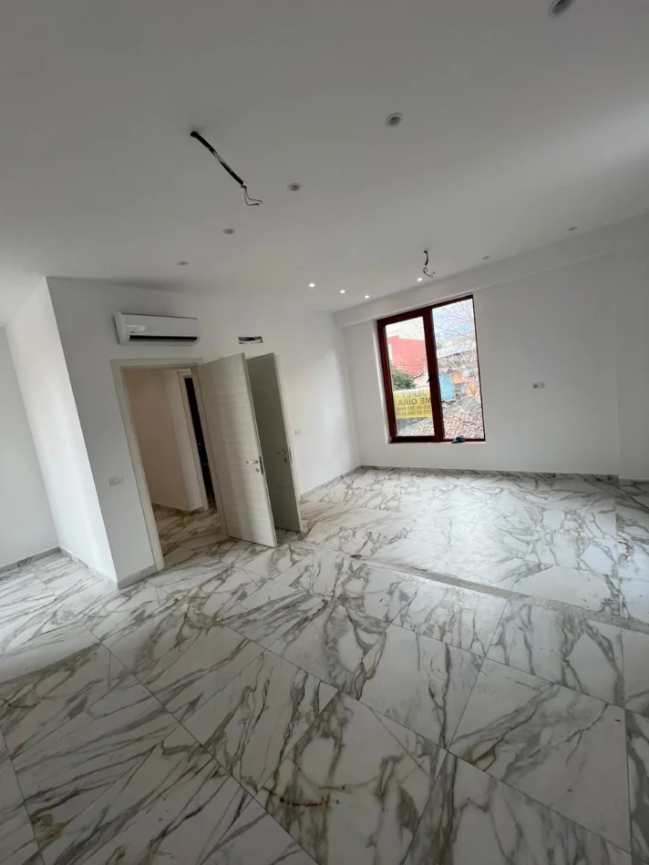 Tirane, jepet me qera ambjent biznesi Kati 1, 78 m² 1.300 € 