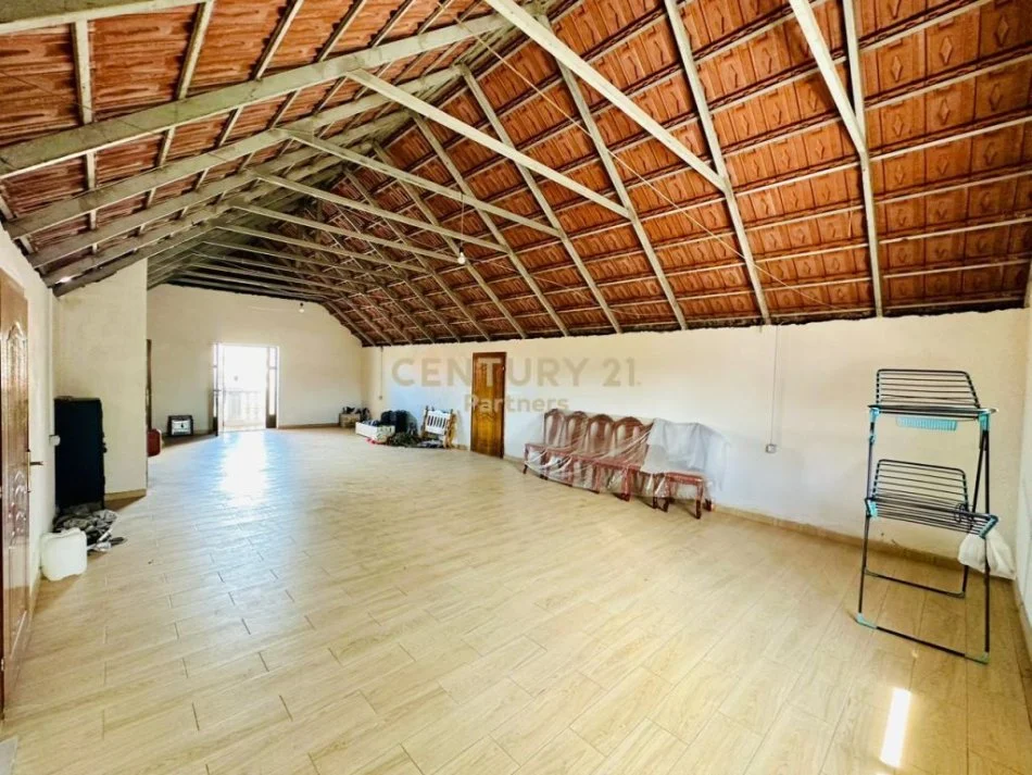 Tirane, jepet me qera Vile 4+1+Aneks+Ballkon Kati 1, 500 m² 2.000 € (Fushe Mezez)