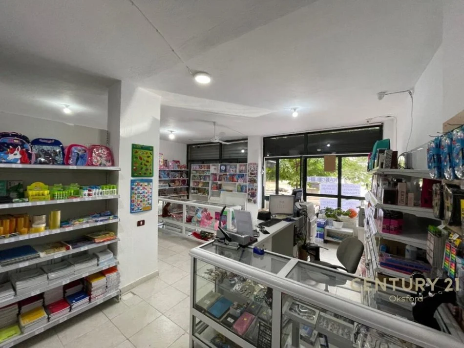 Tirane, shitet dyqan Kati 0, 58 m² 115.000 € (Rruga Vace Zela)