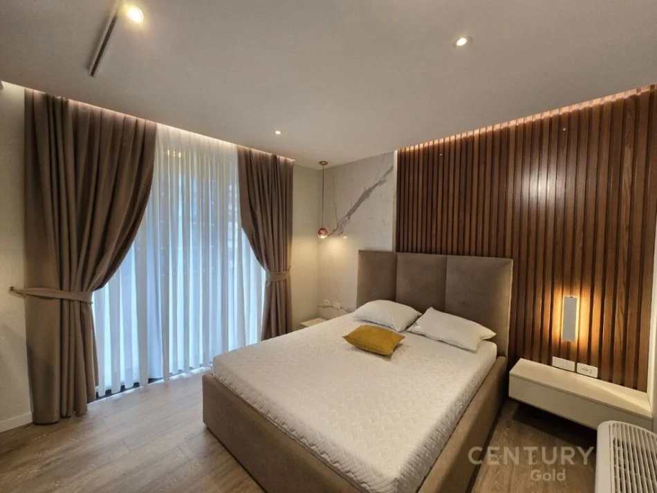 Tirane, shitet apartament 3+1+Ballkon Kati 5, 131 m² (selvia)