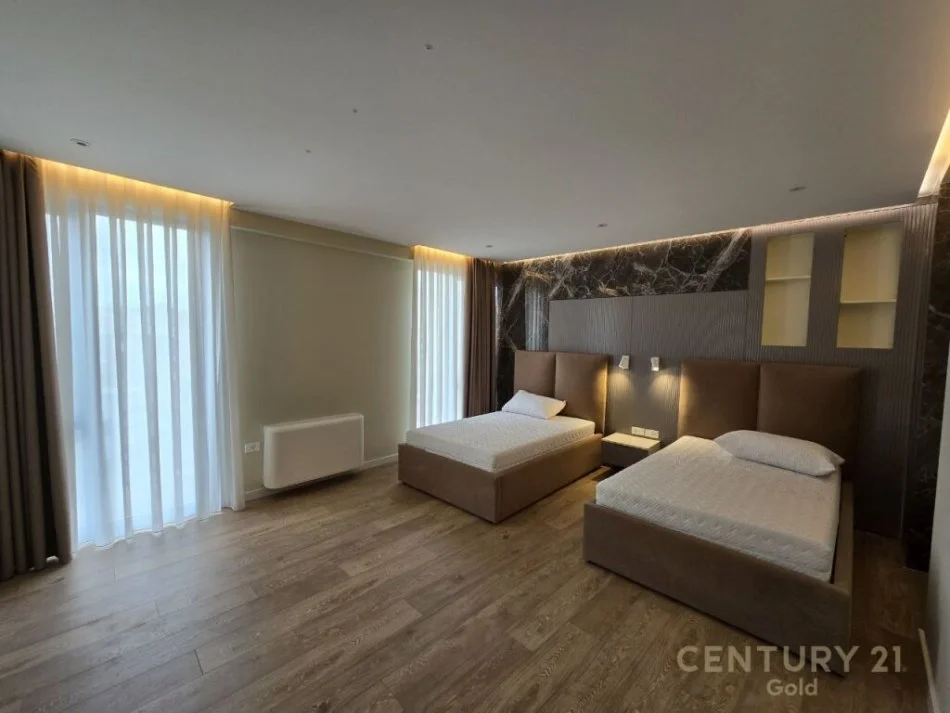 Tirane, shitet apartament 3+1+Ballkon Kati 5, 131 m² (selvia)