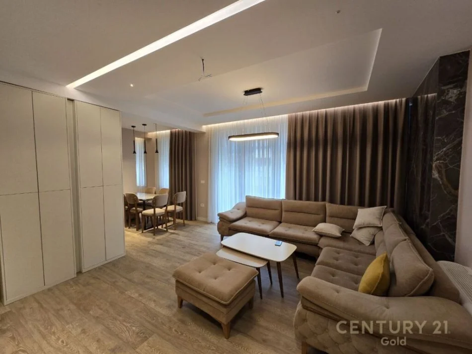 Tirane, shitet apartament 3+1+Ballkon Kati 5, 131 m² (selvia)