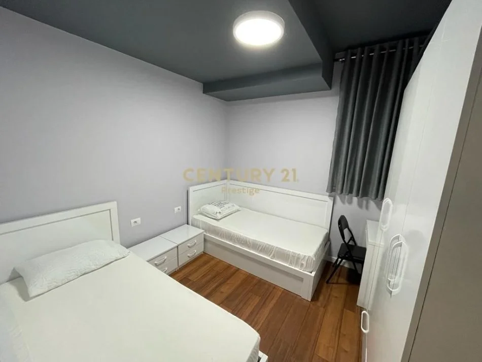 Tirane, jepet me qera apartament 2+1 Kati 0, 147 m² 700 € (kopshti zologjik)