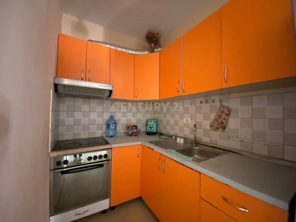 Tirane, shitet apartament 1+1+Ballkon Kati 7, 75 m² 83.000 € (fresk)