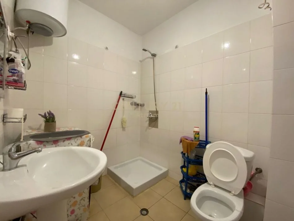 Tirane, shitet apartament 1+1+Ballkon Kati 7, 75 m² 83.000 € (fresk)