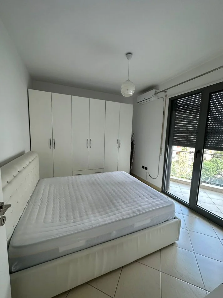 Tirane, jepet me qera apartament 2+1 , 95 m² 650 € (rruga kosovarve)