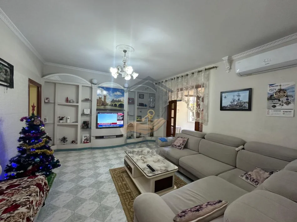 Durres, shitet apartament 2+1 Kati 1, 114 m² 114.000 € (Stadiumi)