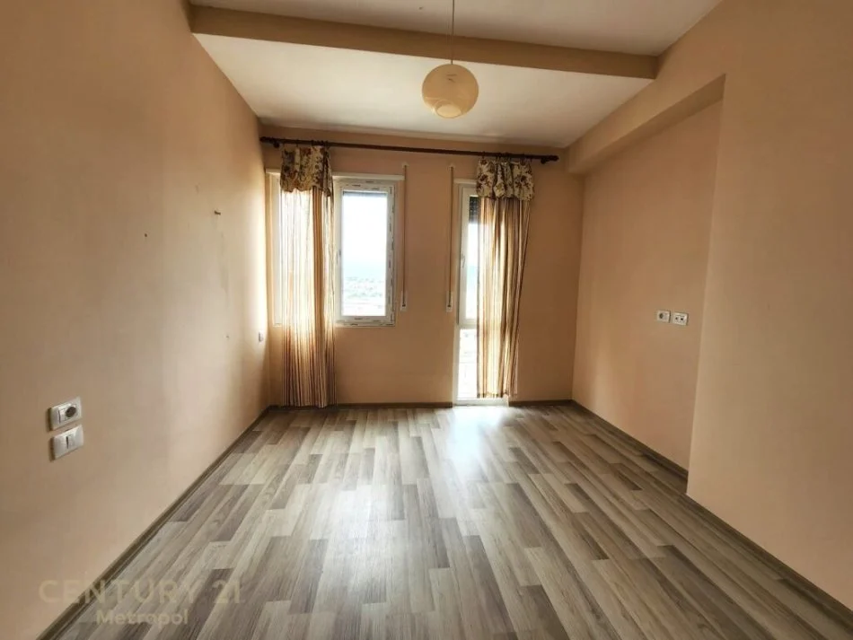Tirane, shitet apartament 2+1 Kati 3, 85 m² 130.000 € (Oxhaku)