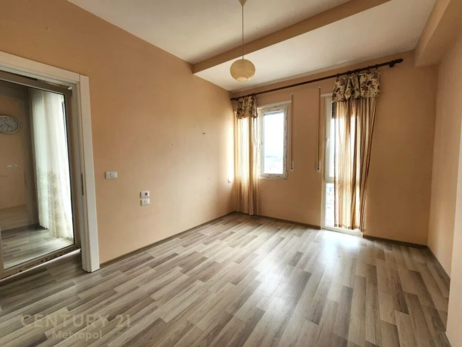 Tirane, shitet apartament 2+1 Kati 3, 85 m² 130.000 € (Oxhaku)