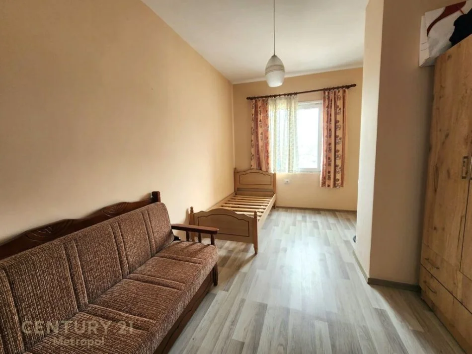 Tirane, shitet apartament 2+1 Kati 3, 85 m² 130.000 € (Oxhaku)