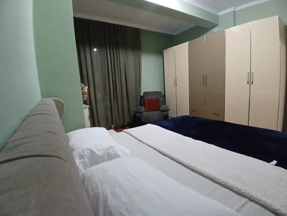 Tirane, jepet me qera apartament 1+1 Kati 2, 75 m² 500 € 