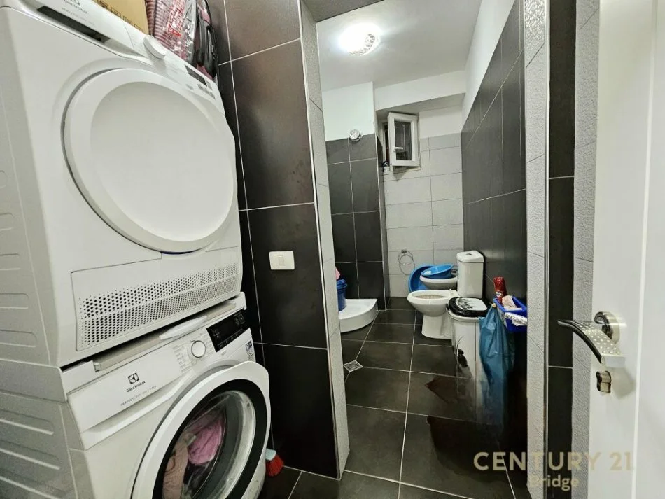 Tirane, shitet apartament 3+1 Kati 3, 125 m² 175.000 € (liqeni i tirranes)