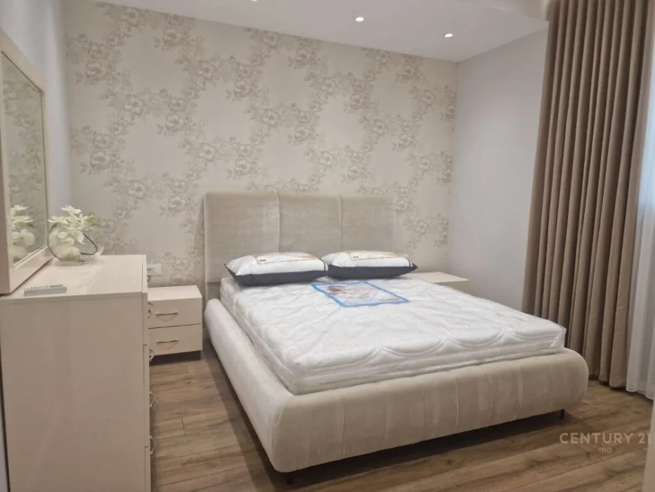 Tirane, jepet me qera 1+1+Ballkon Kati 2, 86 m² 830 € (Rruga e Bogdaneve)