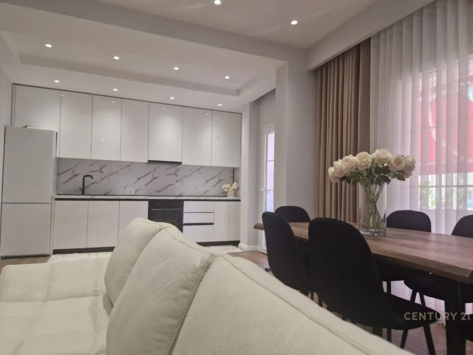 Tirane, jepet me qera 1+1+Ballkon Kati 2, 86 m² 830 € (Rruga e Bogdaneve)