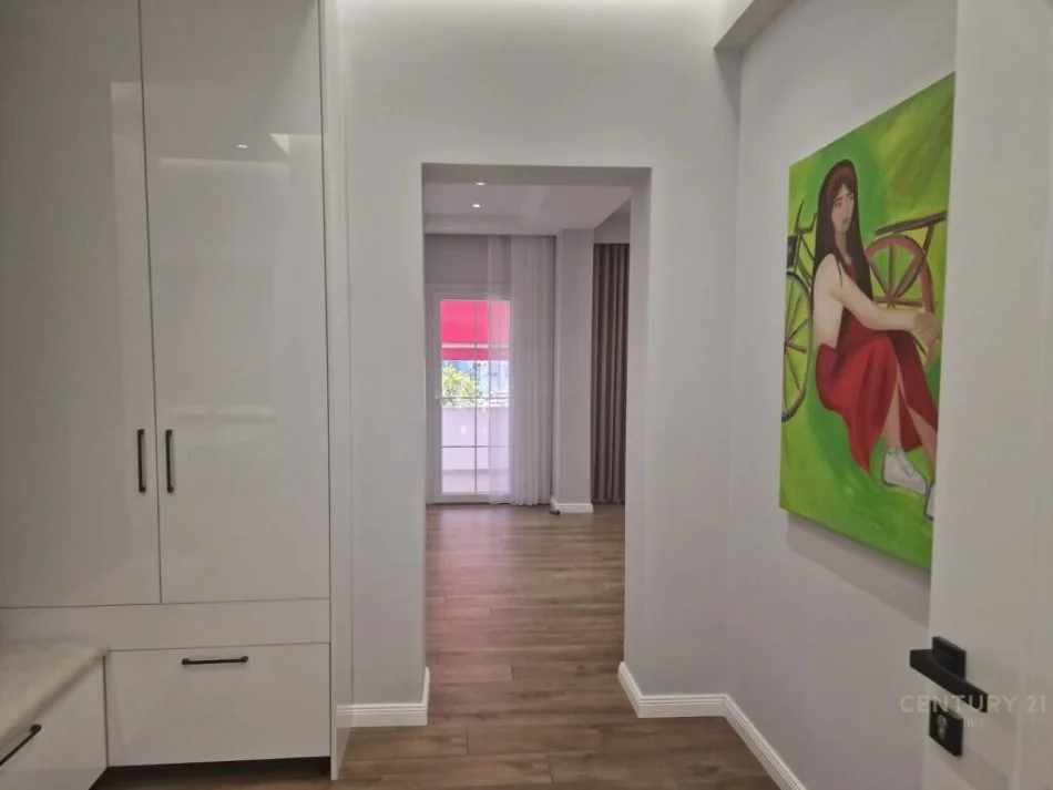 Tirane, jepet me qera 1+1+Ballkon Kati 2, 86 m² 830 € (Rruga e Bogdaneve)