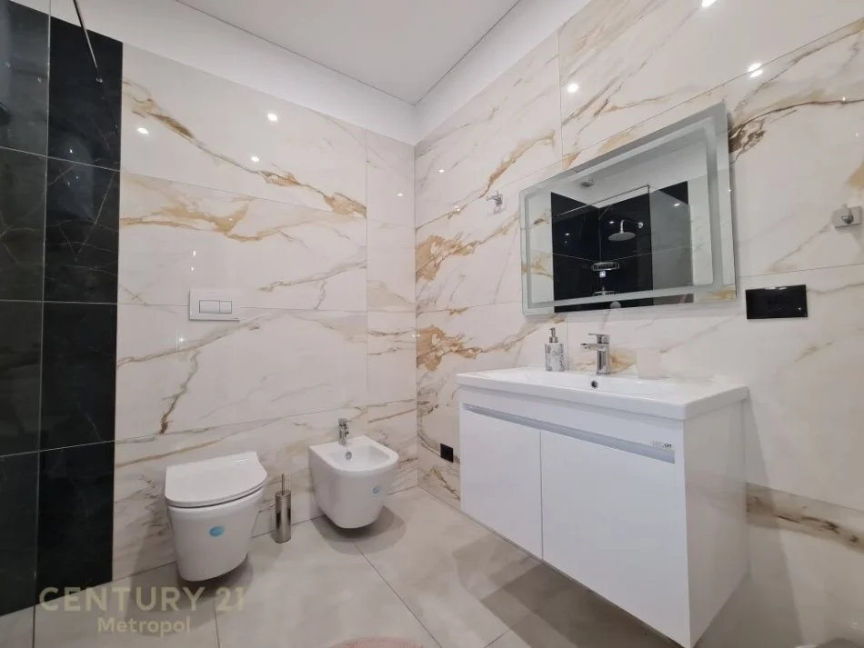 Tirane, shitet apartament 1+1 , 65 m² 220.000 € (Qendra Tregetare TEG)