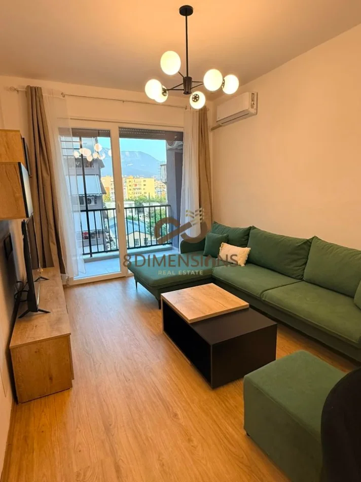 Jepet me qera Apartament 1+1 ne Rrugen 5 Maji (D8241A-240)