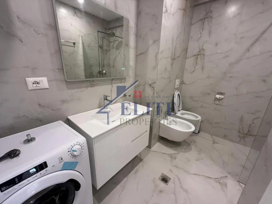 Tirane, jepet me qera apartament 2+1+Ballkon Kati 2, 100 m² 650 € (Kompleksi Magnet)