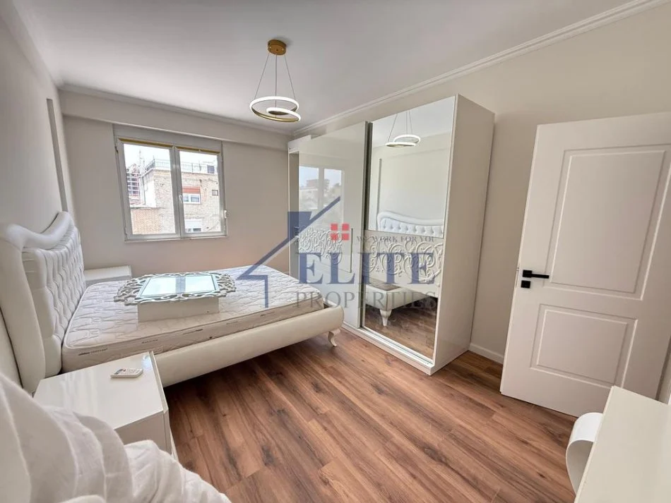 Tirane, jepet me qera apartament 2+1+Ballkon Kati 2, 100 m² 650 € (Kompleksi Magnet)