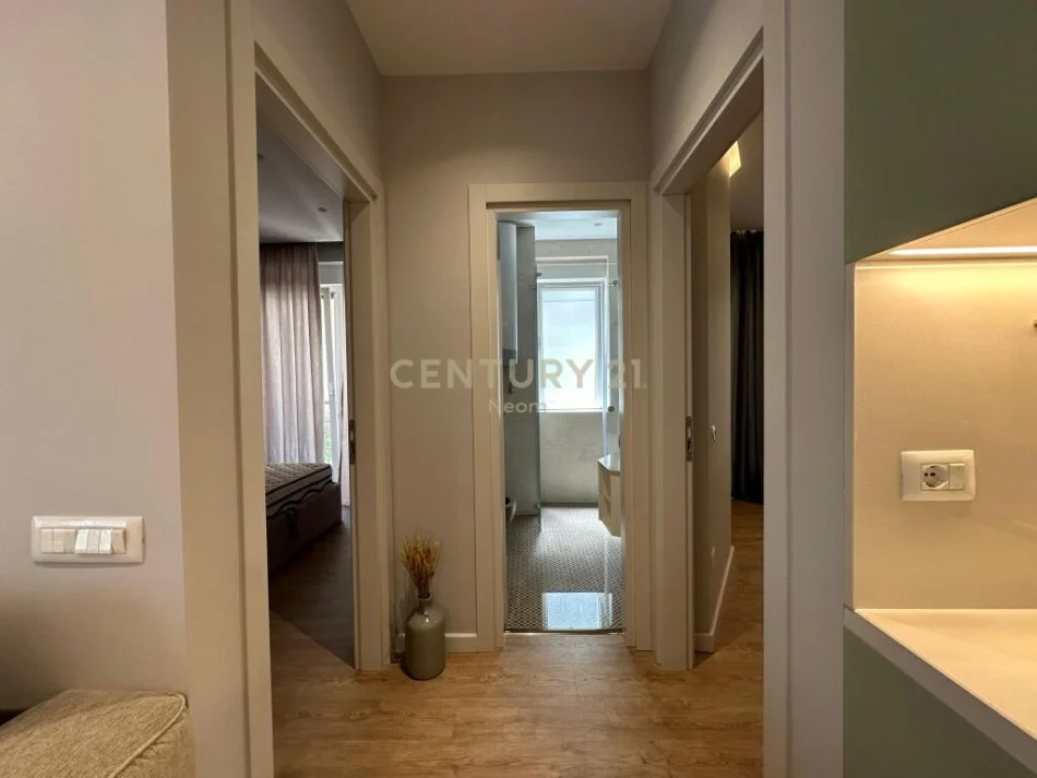 Tirane, jepet me qera apartament 2+1 Kati 2, 100 m² 1.350 € (liqeni i thate)