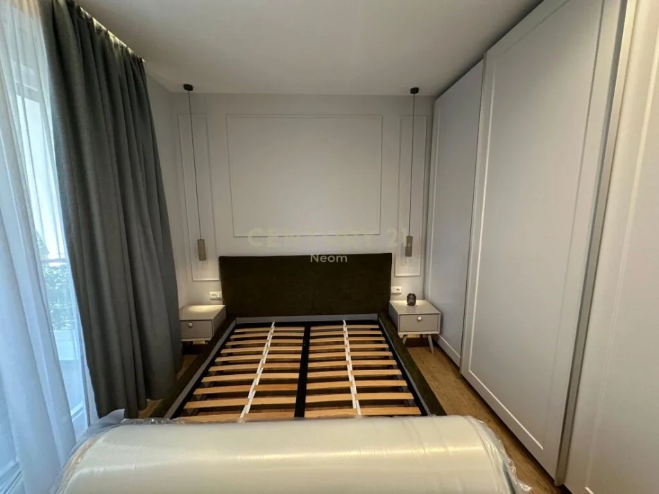 Tirane, jepet me qera apartament 2+1 Kati 2, 100 m² 1.350 € (liqeni i thate)