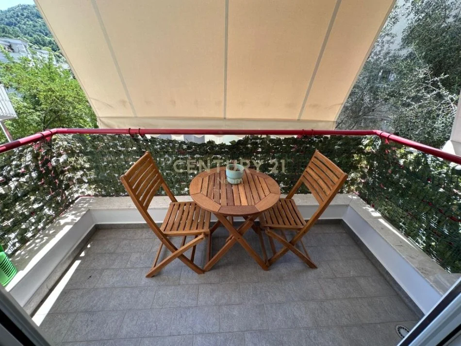 Tirane, jepet me qera apartament 2+1 Kati 2, 100 m² 1.350 € (liqeni i thate)