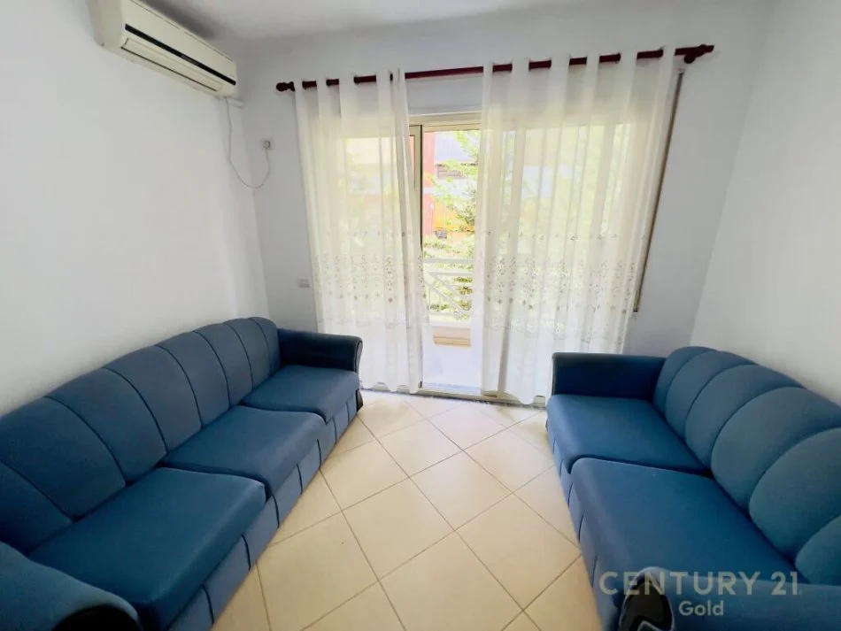 Tirane, jepet me qera apartament 1+1+Ballkon Kati 2, 65 m² 300 € (Fresku)