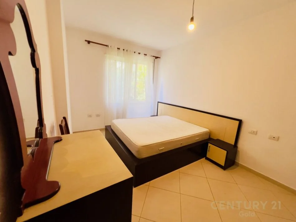 Tirane, jepet me qera apartament 1+1+Ballkon Kati 2, 65 m² 300 € (Fresku)