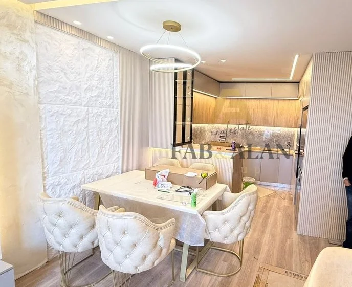 Tirane, shitet apartament 2+1 , 98 m² 260.000 € (Shkolla e Bashkuar)