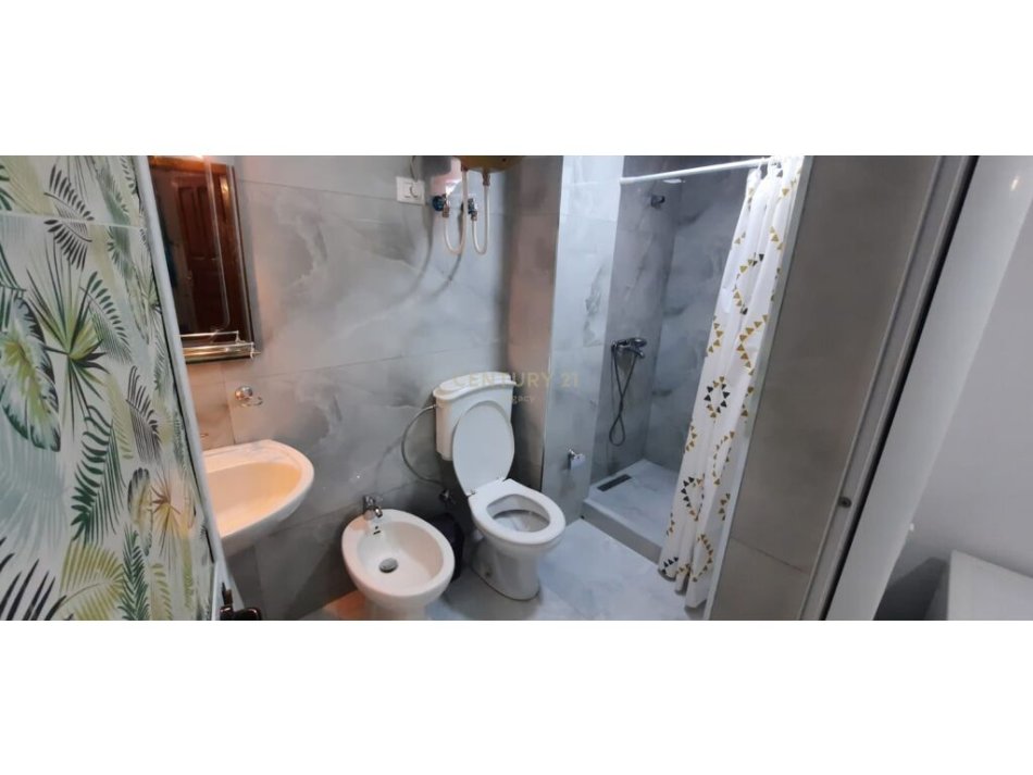 Tirane, jepet me qera shtepi 1+1 Kati 1, 65 m² 400 € (Rruga e Kavajes ,prane Globe)