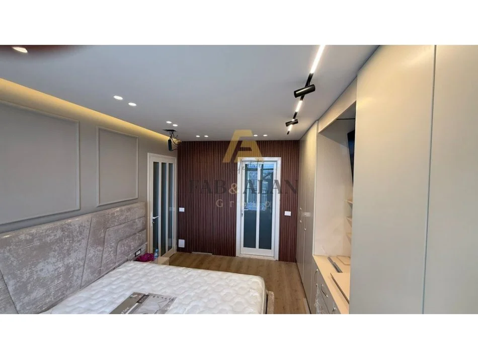 Tirane, shitet apartament 2+1 , 98 m² 260.000 € (Shkolla e Bashkuar)