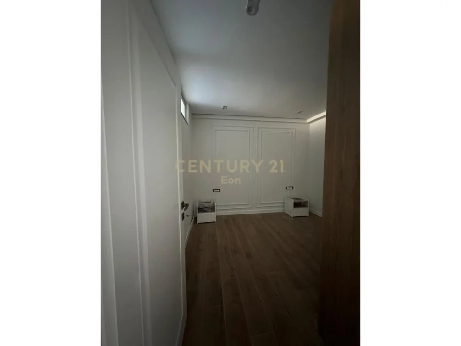 Durres, shitet apartament 3+1+Aneks+Ballkon Kati 1, 164 m² 145.000 € (Tek ish-URT)