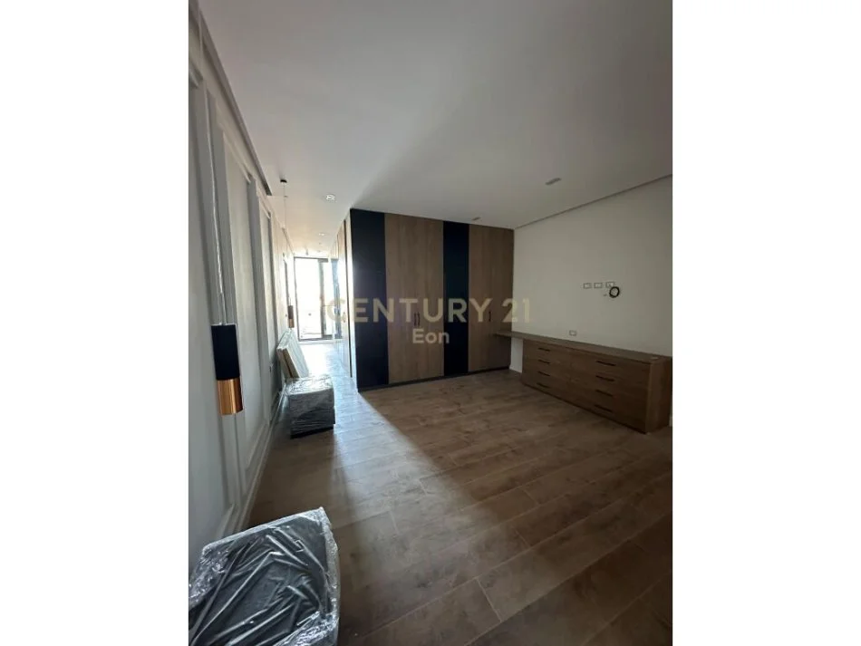 Durres, shitet apartament 3+1+Aneks+Ballkon Kati 1, 164 m² 145.000 € (Tek ish-URT)