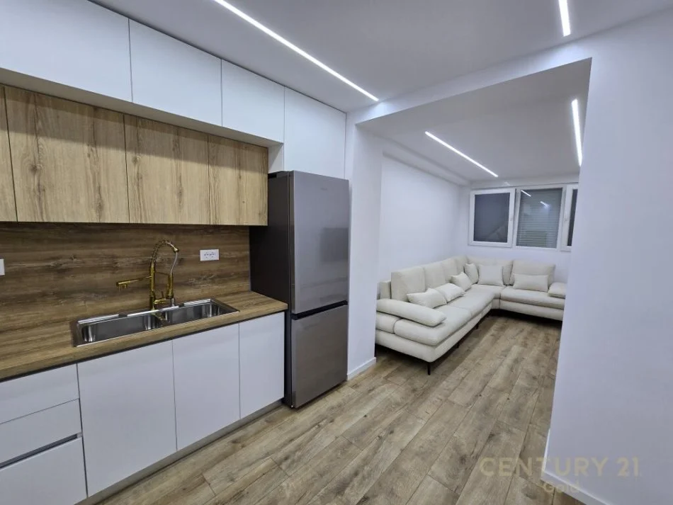 Tirane, jepet me qera apartament 1+1 Kati 1, 50 m² 700 € (21 Dhjetori)