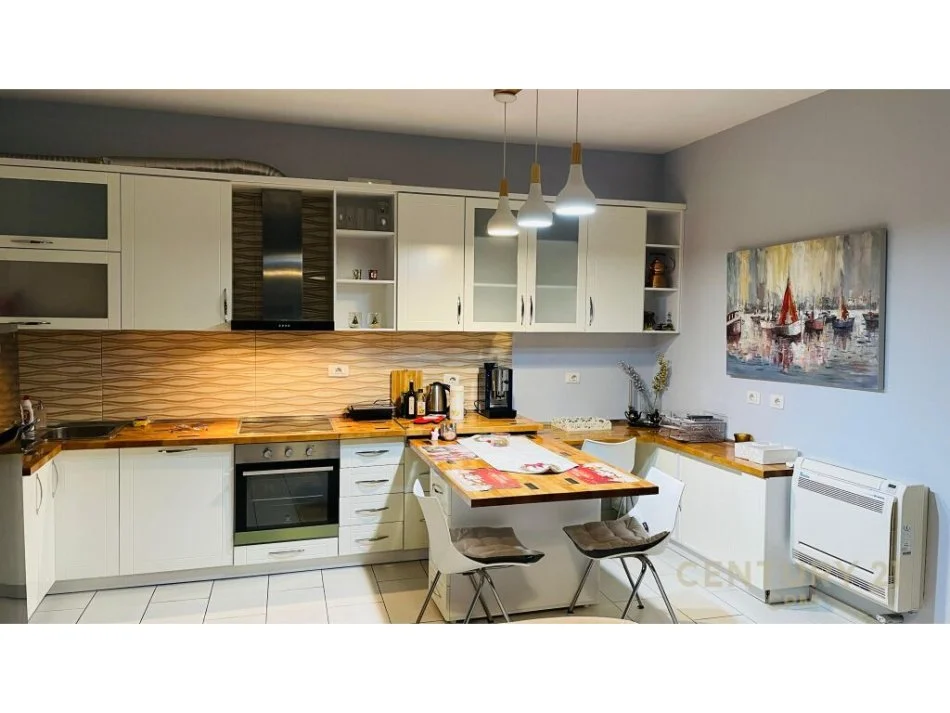 Tirane, jepet me qera apartament 1+1+Ballkon Kati 3, 80 m² 580 € (Prane big Market, Kodra e Diellit)