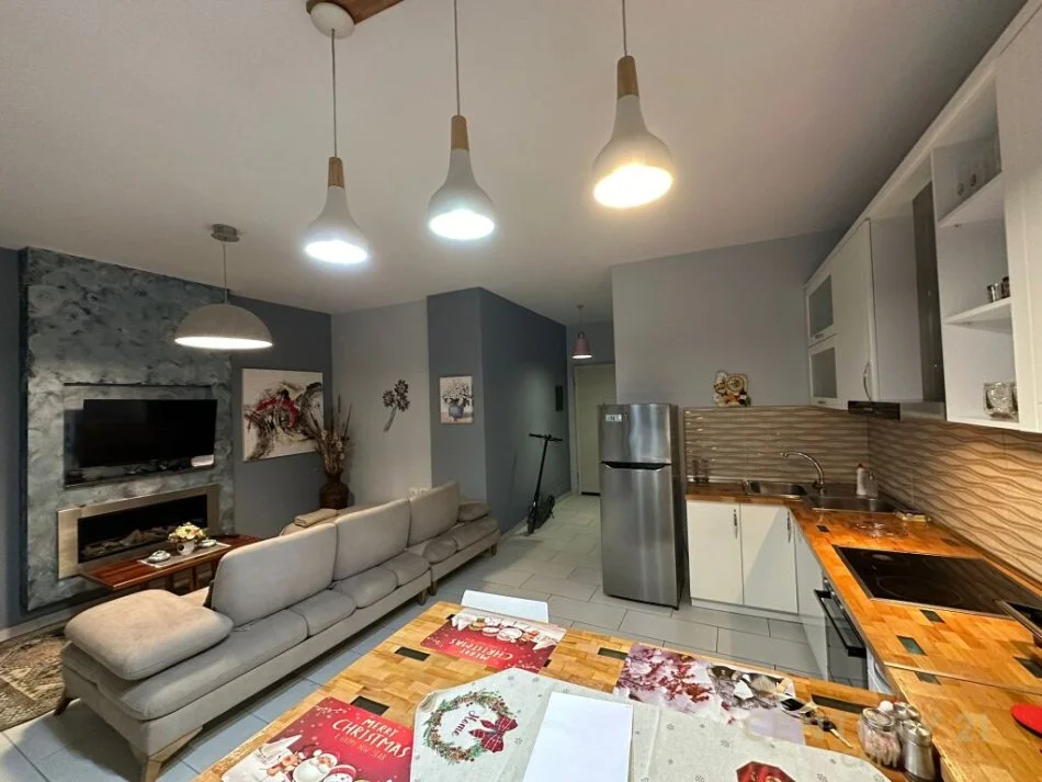 Tirane, jepet me qera apartament 1+1+Ballkon Kati 3, 80 m² 580 € (Prane big Market, Kodra e Diellit)