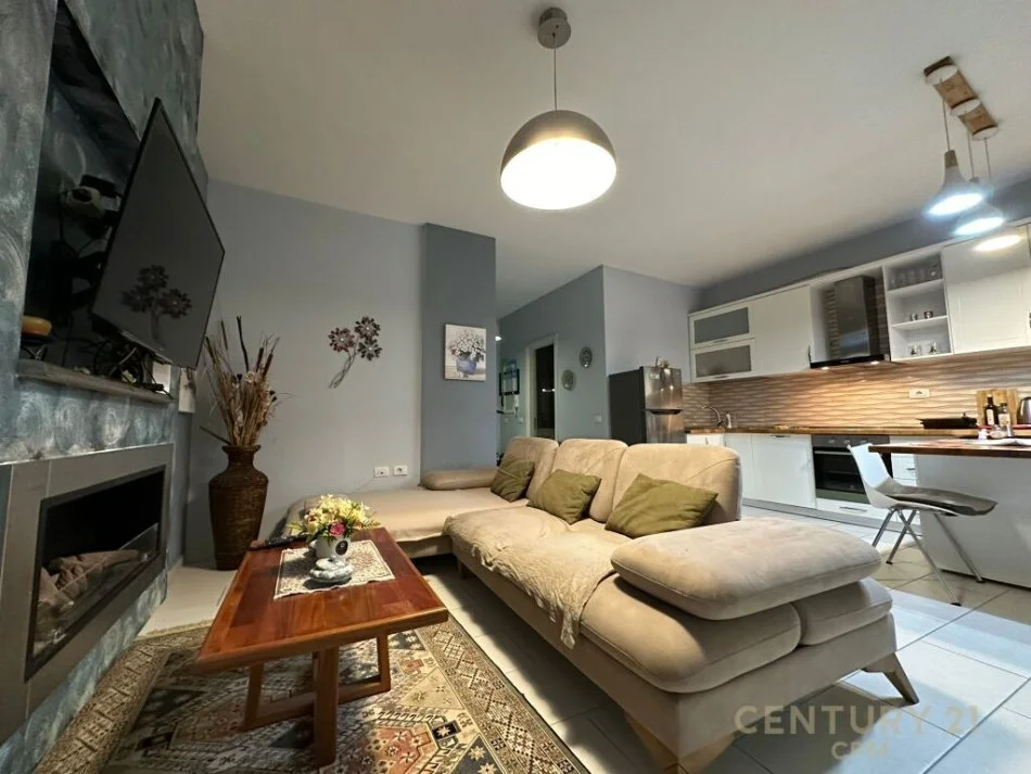 Tirane, jepet me qera apartament 1+1+Ballkon Kati 3, 80 m² 580 € (Prane big Market, Kodra e Diellit)