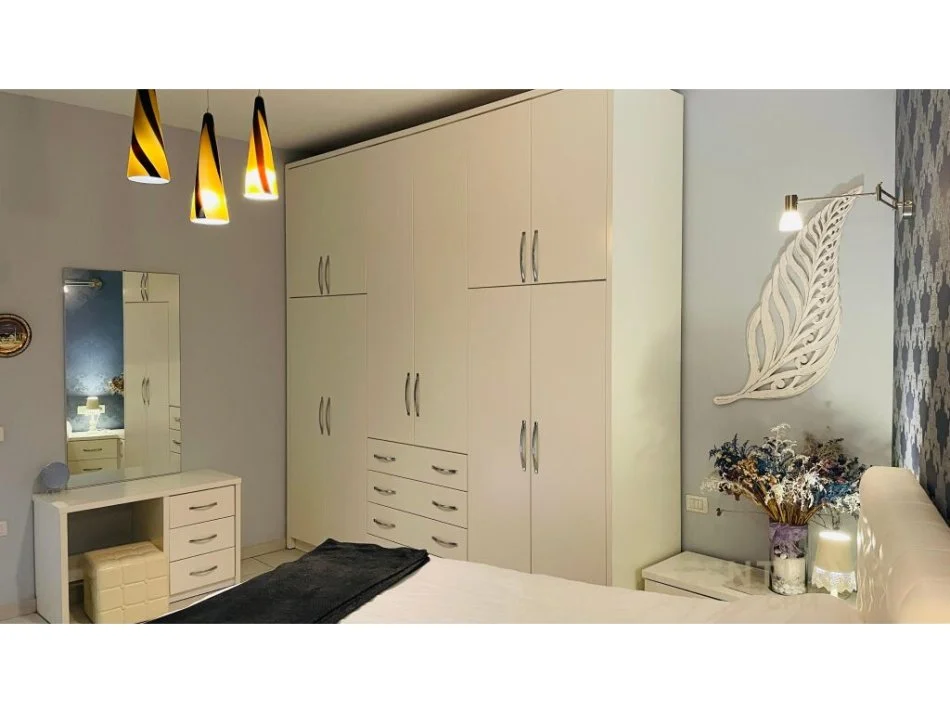 Tirane, jepet me qera apartament 1+1+Ballkon Kati 3, 80 m² 580 € (Prane big Market, Kodra e Diellit)