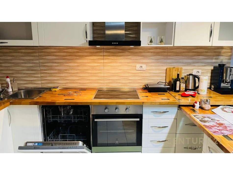 Tirane, jepet me qera apartament 1+1+Ballkon Kati 3, 80 m² 580 € (Prane big Market, Kodra e Diellit)