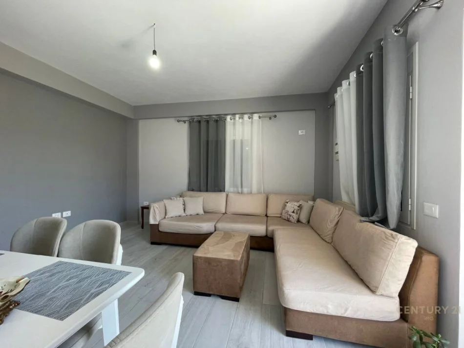 Tirane, jepet me qera Vile 1+1 , 90 m² 500 € (5 Maji)